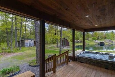 10-acre Cabin Escape