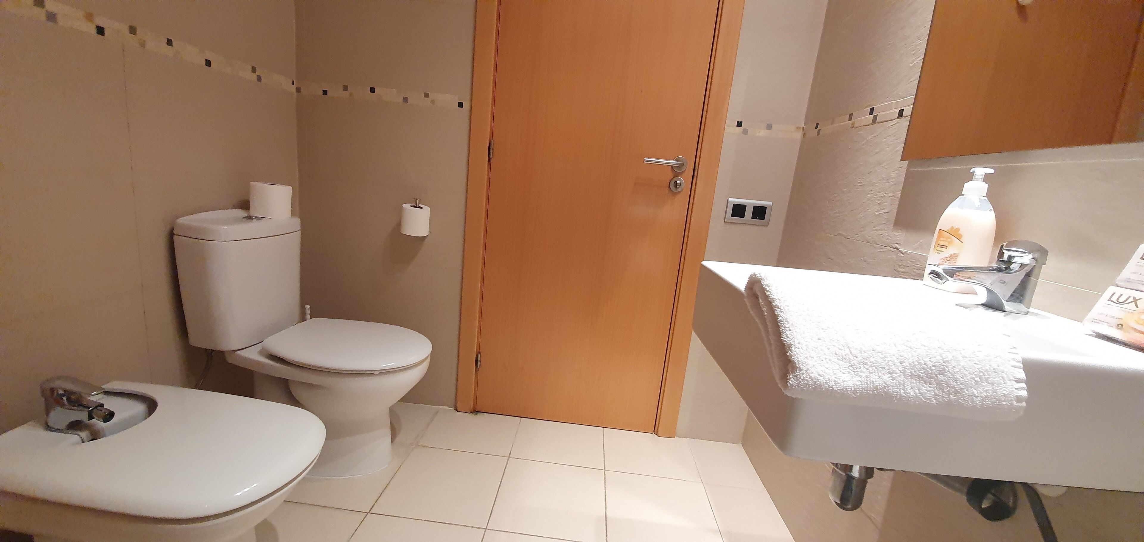 Dusche, Haartrockner, Bidet, Handtücher