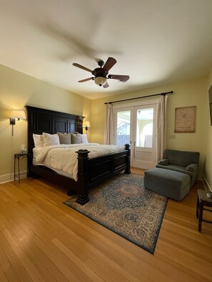 4 Schlafzimmer, Schreibtisch, Bügeleisen/Bügelbrett, WLAN