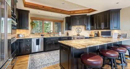 Gorgeous Home- Hot Tub & Pool Table
