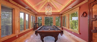 Gorgeous Home- Hot Tub & Pool Table