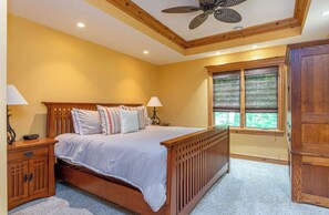 4 bedrooms, iron/ironing board, free WiFi, bed sheets