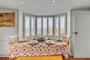 Dining - The Wave - Beach front holiday home in Sheringham (Sheingham)