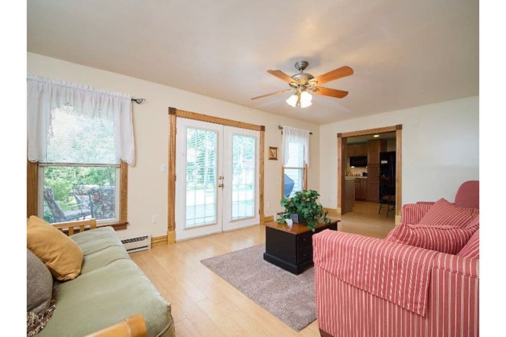 Beautiful easy access Apt in Historic house, min’s to New Paltz, mtn’s, wineries