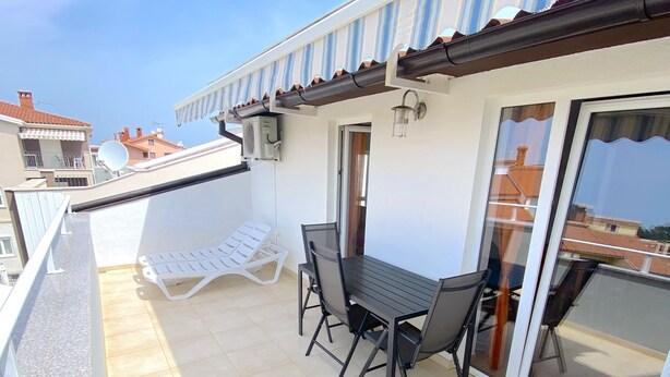 A balcony with a table and chairs, a sliding glass door, and a satellite dish. - Balcony with sea view, FAZANA, 280m to the main beach, 400m to the old town  (Fažana)