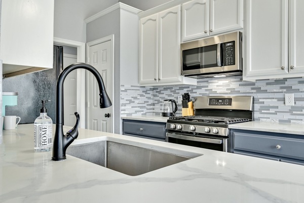 Micro-ondes, four, plaque de cuisson, lave-vaisselle