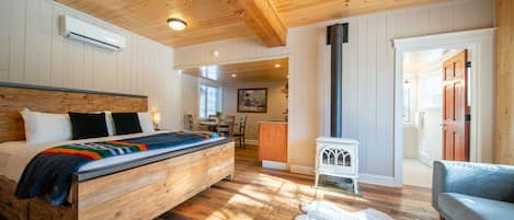 2 slaapkamers, een bureau, een strijkplank/strijkijzer, gratis wifi
