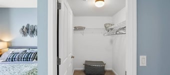 Idlewild Park condo by downtown + Pool & Parking