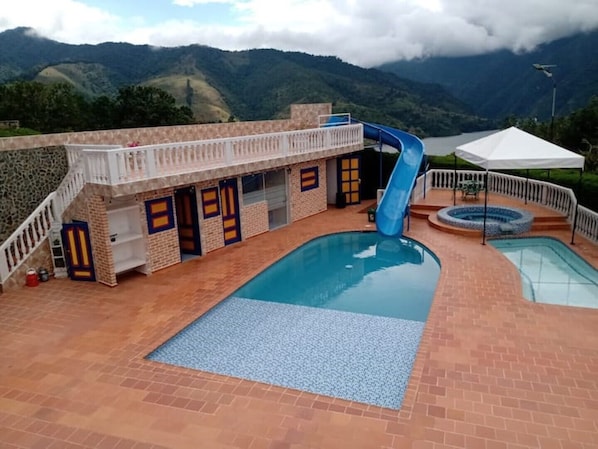 Alberca al aire libre 
