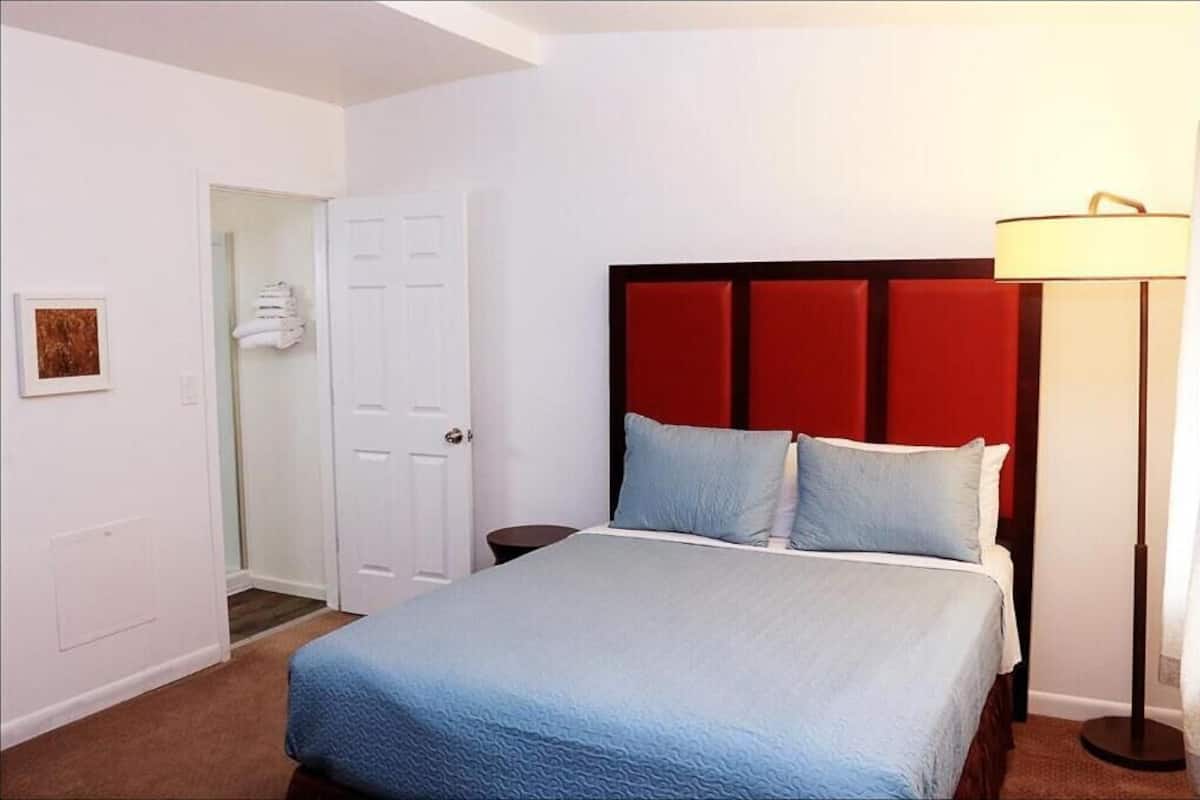 Standard Single Room | Desk, laptop workspace, blackout drapes, free rollaway beds