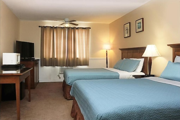 Deluxe Double Room | Desk, laptop workspace, blackout drapes, free rollaway beds