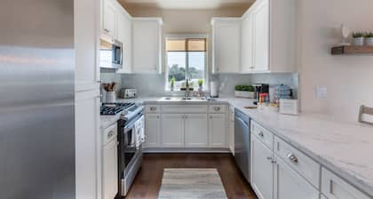 2021 4BR/4BA Beach House with Rooftop Bar Firepit