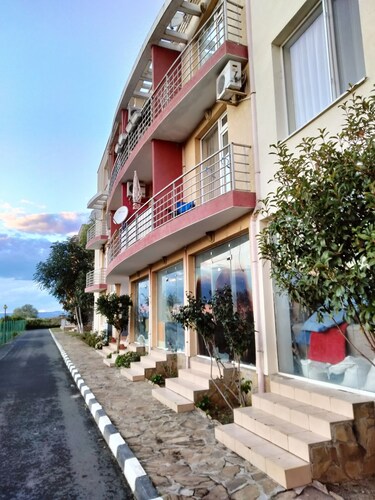 Vacation Studio with Balcony Close To Beach