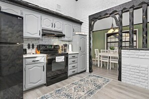 Kühlschrank, Ofen, Herdplatte, Geschirrspüler