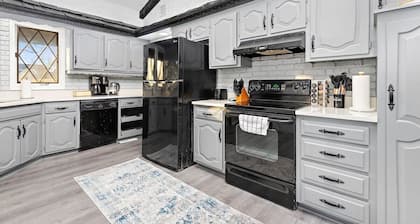 Quivira · *2 Living Rooms | Patio w/ Seating | Bar Area*