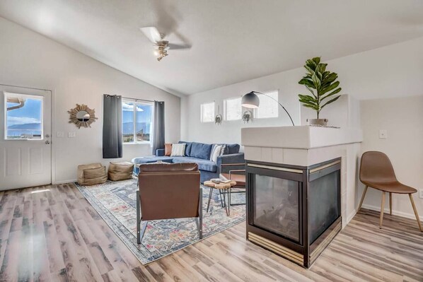 Smart TV, fireplace, ping pong