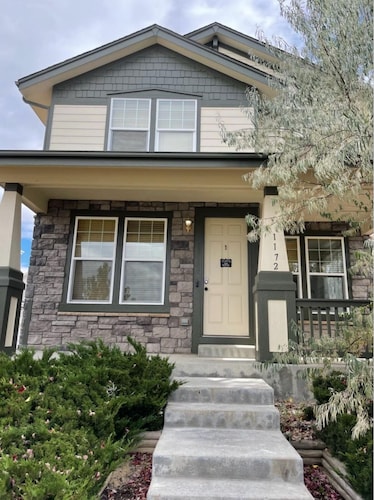 Newer Single family home, close to DIA, Denver VA and  Anschutz