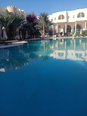 Outdoor pool - HOTEL DAR TAOUFIK (Djerba Midun)