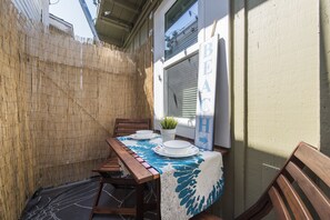 Outdoor dining - Walk to Beach & Bay/Pet Friendly/A/C (San Diego)