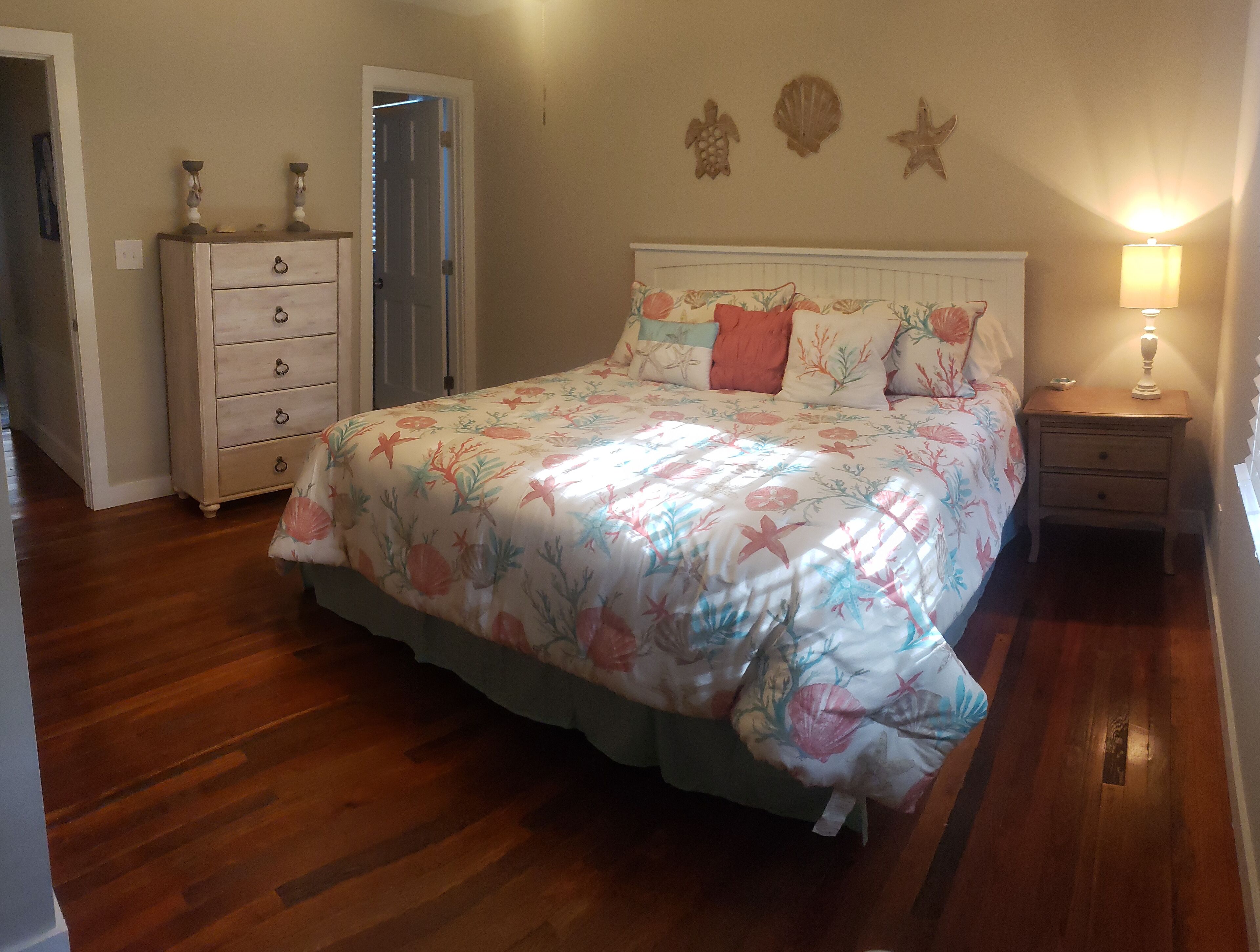 6 bedrooms, iron/ironing board, free WiFi, bed sheets