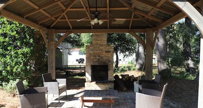 6 Bed/4 Bath whole house duplex, minutes from golf, restaurants, and the beach!