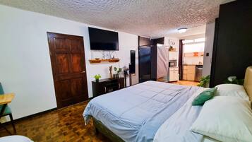 Studio – standard, flere senger, kjøkken | Individuelt dekorert, individuelt innredet og skrivebord