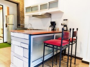 Exclusive Studio, 1 Queen Bed, Kitchen | Private kitchen