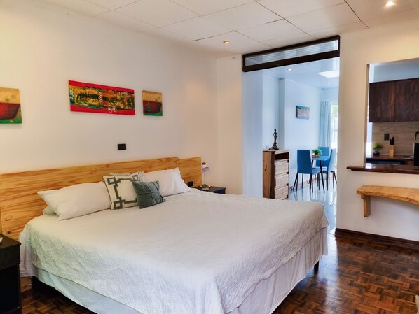 Superior Studio, 1 King Bed, Kitchenette