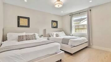 6 bedrooms, travel crib, WiFi, bed sheets