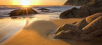 Spacious Pacifica Beach Home Sleeps 14 Game Room