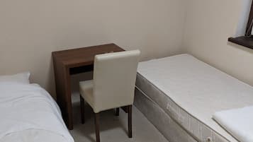 1 bedroom, bed sheets