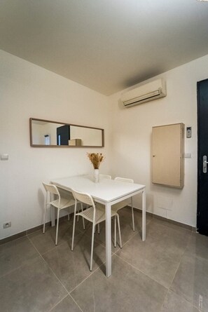 Dining - T2 of the Carmelites (Nîmes)