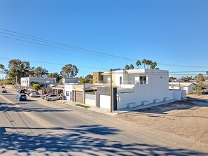 Exterior - Modern Lux Town Home, 5 Min from Public Beach & Walmart (Puerto Peñasco)