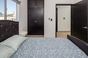 4 chambres, fer et planche à repasser, Wi-Fi gratuit, draps fournis