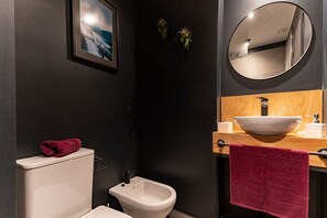 Dusche, Haartrockner, Seife, Shampoo