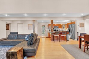 Smart TV, fireplace, offices, computer monitors