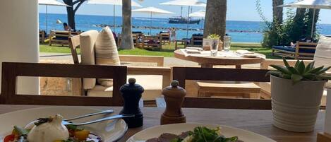 屋外ダイニングエリア