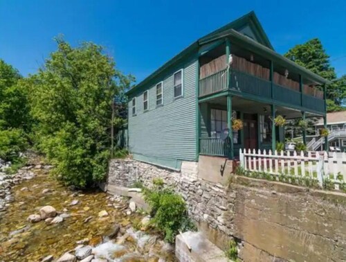 Spacious and Centrally located, Ski Condo