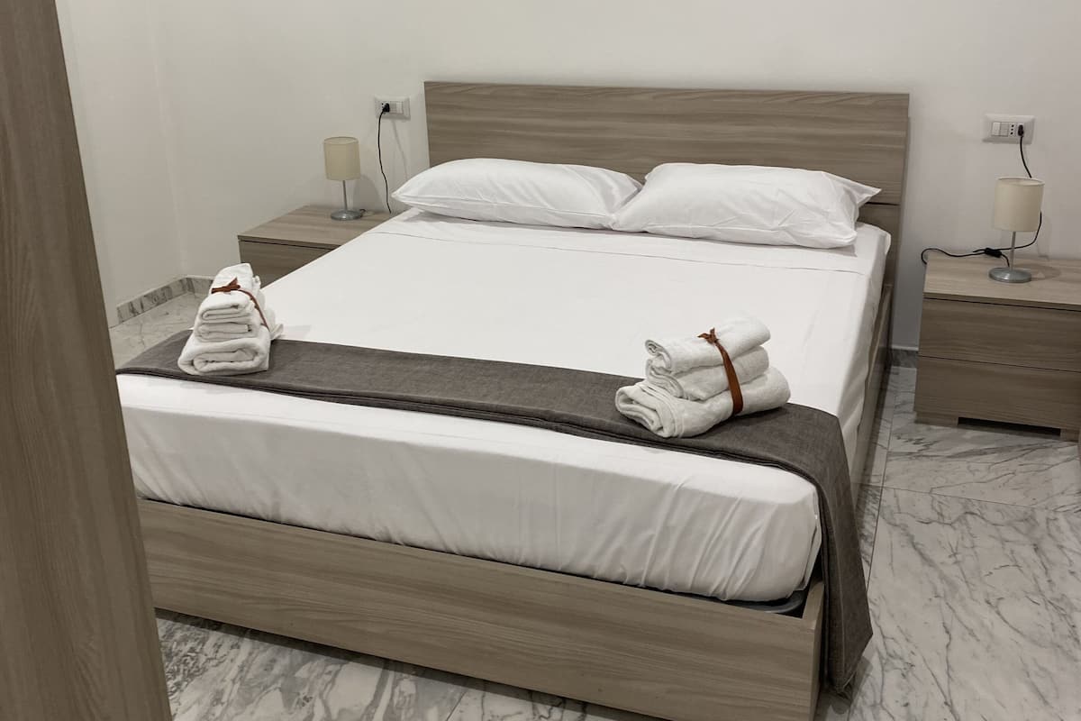 Comfort Double Room | 1 bedroom, blackout drapes, iron/ironing board, free WiFi