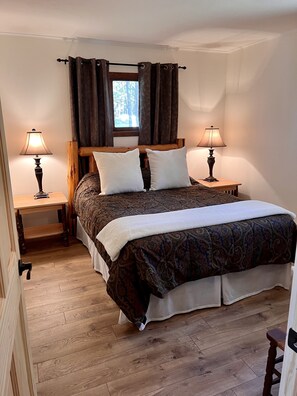 3 bedrooms, iron/ironing board, travel crib, free WiFi