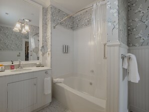 Room 3 | Salle de bain