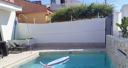 Independent villa with private pool, 5 min from the beach!