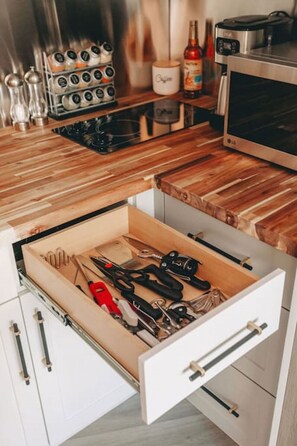 Fridge, microwave, stovetop, coffee/tea maker