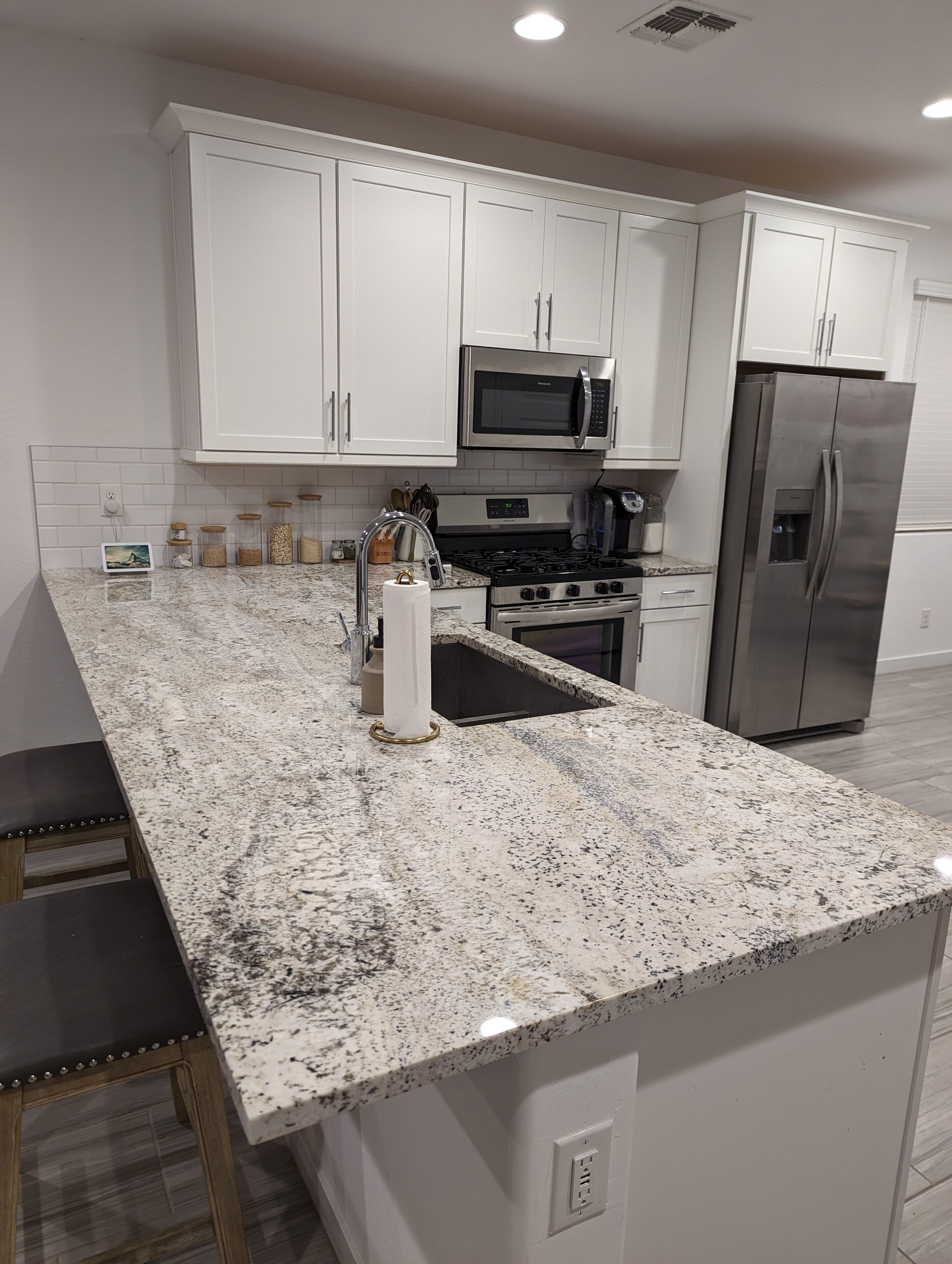 冰箱、微波炉、烤箱、炉灶