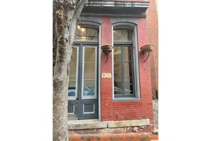 Exterior detail - City View Roof Top with FirePit (3A) (Richmond)