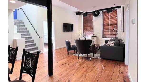 Living area - City View Roof Top with FirePit (3A) (Richmond)