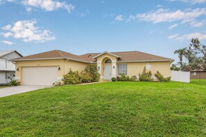 Exterior - Heated Pool, GameRoom, EV Charger, Family Friendly (Cape Coral)