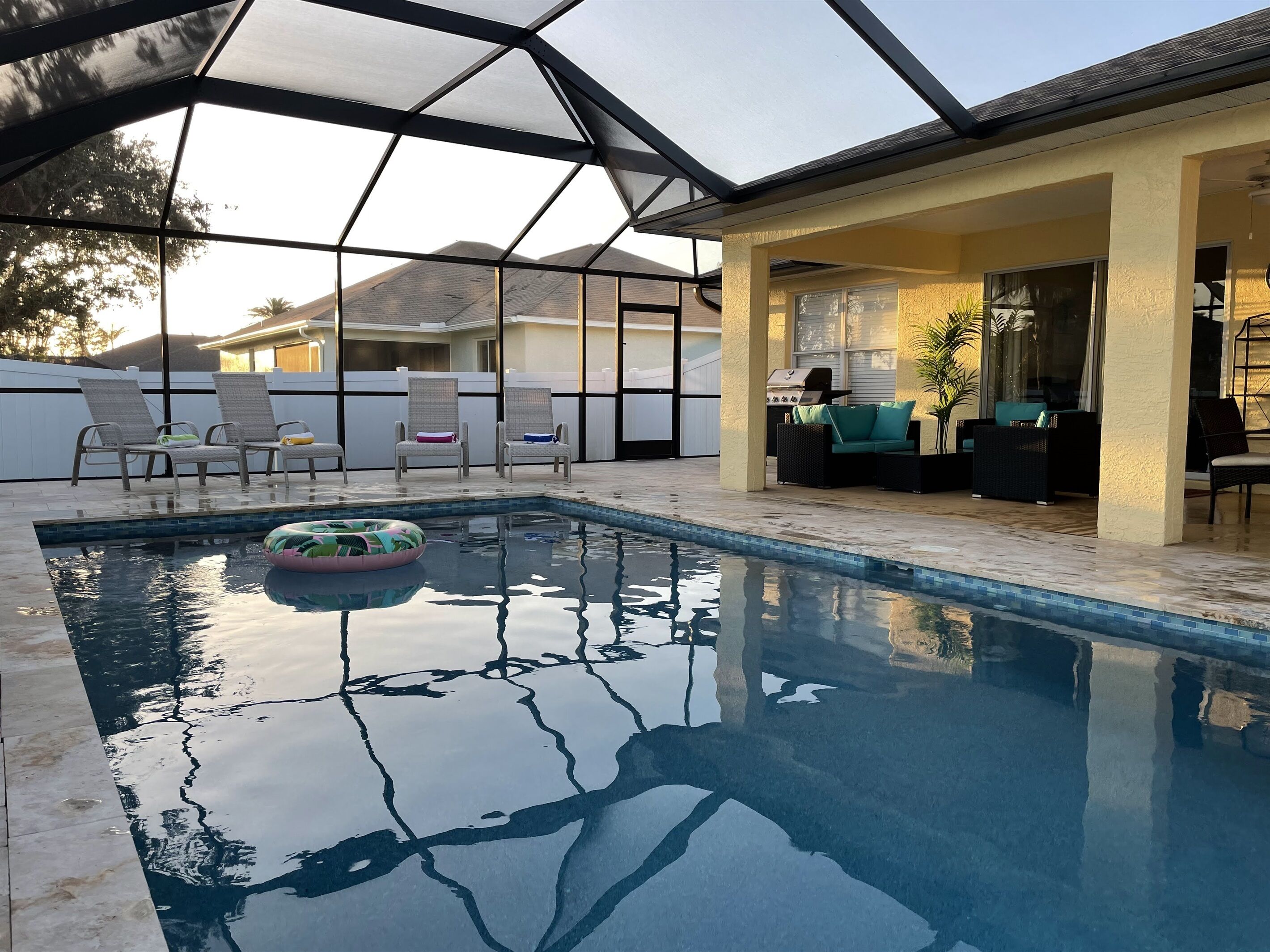 Een verwarmd zwembad