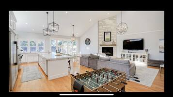 Smart-TV, Kamin, DVD-Player, Tischfußball