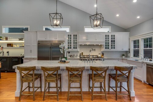 Gourmet Kitchen in Wine Country w/Hot Tub + Office 